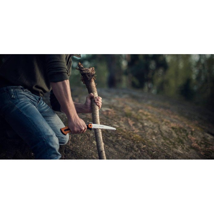 Ручна пила Fiskars Xtract SW73 для свіжої деревини, грубе зубцювання, довжина полотна 16 см, висувна, нержавіюча сталь, чорна/помаранчева, загальна довжина 35 см, модель 1000613