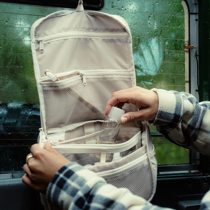 Чоловіча та жіноча косметичка Johnny Urban Kulturtasche Logan чорного кольору - велика, для подорожей, з прозорим кишеньком для рідин (ручна поклажа)