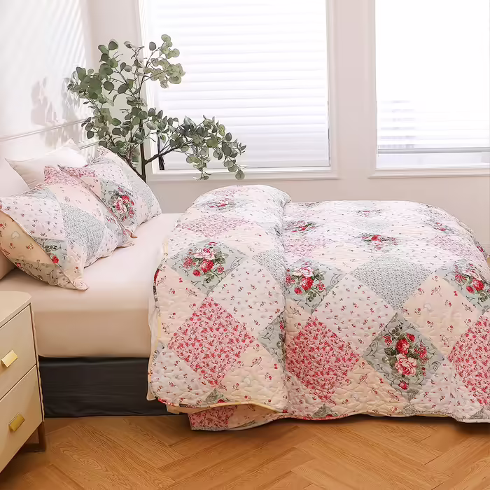 DECMAY Daybed Cover 220x240 cm, Bedding Floral Patchwork Blanket Bedspread, 3 Piece Bedspread Microfiber Daybed Cover with 2 Pillowcases 50x70 cm, for Daybed Sofa 220x240cm Pink