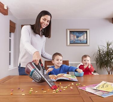 Ручний акумуляторний пилосос BLACK+DECKER BHHV315J Lithium Dustbuster Titanium/Red 12V, 500 мл, циклонна технологія, безмішковий, з насадкою для щілин