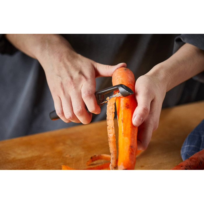 Овочечистка Fiskars Functional Form 18 см, сталь/пластик, чорно-помаранчевий (1014419)