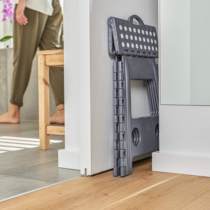 Складаний стілець Zeller 13037 Premium, пластиковий, антрацитовий, з сертифікацією TÜV, вантажопідйомність до 150 кг, розміри 38,5 x 31,5 x 39 см