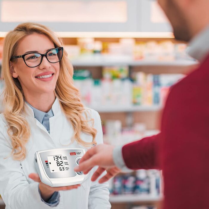 Тонометр Boso Medicus Family з 2 пам'ятними місцями, великим дисплеєм та визначенням аритмії – універсальна манжета (22–42см)