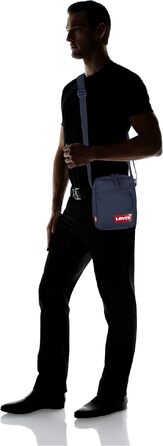 Жіноча міні-сумка крос-боді Levi's Mini Crossbody Solid з логотипом Batwing (темно-синя, Navy Blue)