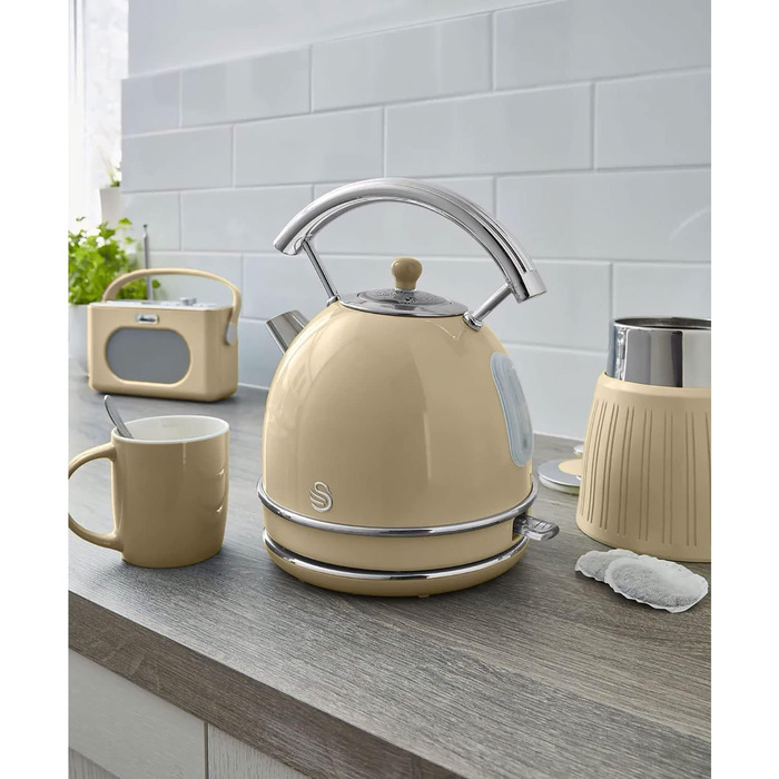 Swan Retro Electric Kettle - 1.8L, Vintage Design, Automatic Shut-Off, Cordless, BPA-Free Stainless Steel, 3000W, Cream
