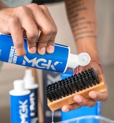 SHOE MGK Shoe Care Deluxe Kit – Shoe Cleaning Set for White Shoes, Leather, Suede, Canvas, and All Materials – 8 Ounce Shoe Cleaner with a Soft, Medium