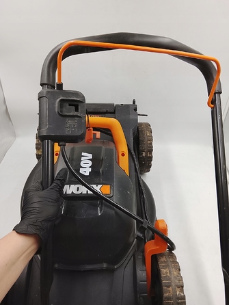 Акумуляторна газонокосарка WORX WG779E.1 40V, чорно-помаранчева