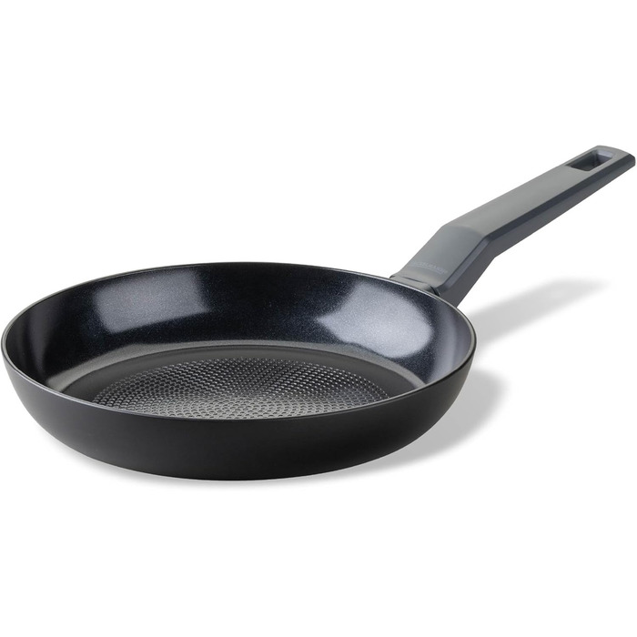 Сковорода Fackelmann Statement 24 см з керамічним покриттям – антипригарна сковорода з переробленого алюмінію, з вафельною структурою дна, для всіх типів плит (включно з індукцією), без PFAS, 24 см
