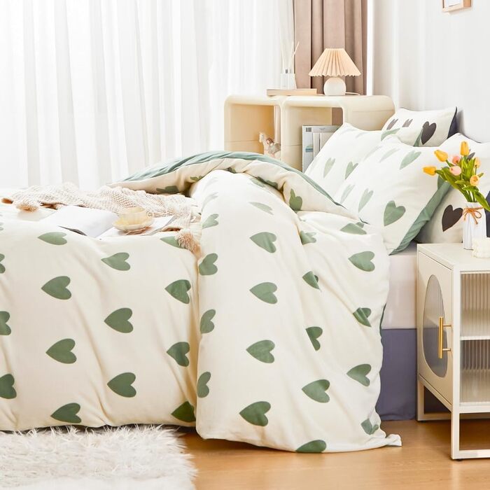 Nayoroom Winter Duvet Cover Set 155x220 Purple Hearts Pattern Fleece Biber Duvet Cover Set 2 Piece White Cashmere Touch Warm Plush Duvet Cover Fluffy Flannel Violet Reversible Duvet Cover and Pillowcase 80x80 Purple 155 x 220 + 80 x 80 cm