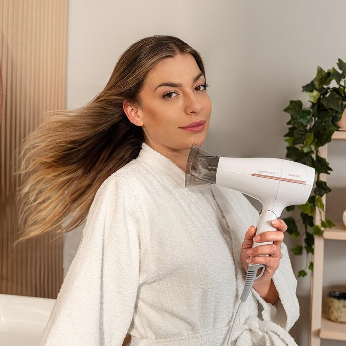 Фен Cecotec IoniCare PowerundGo Heaven: 2000W, 2 режими температури, 2 швидкості, холодний струмінь, концентратор та дифузор, система догляду за волоссям