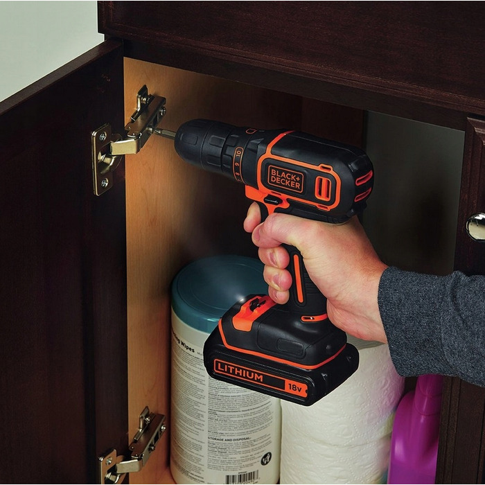 Ударний шурупокрут Black & Decker з 2 акумуляторами по 1,5 Аг 18В