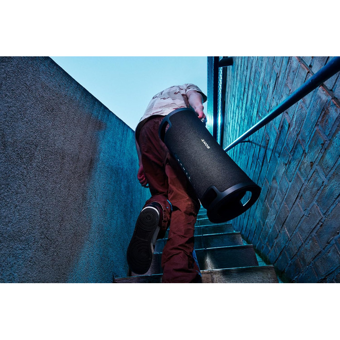 Sony ULT Field 7: Портативна Bluetooth колонка з ULT Bass Boost, 30 год автономії, Powerbank, захист від води/пилу, LED, мікрофон/гітара - Чорний