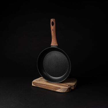 Сковорода з антипригарним покриттям, діаметр 20 см - для всіх типів плит (індукція, газ)