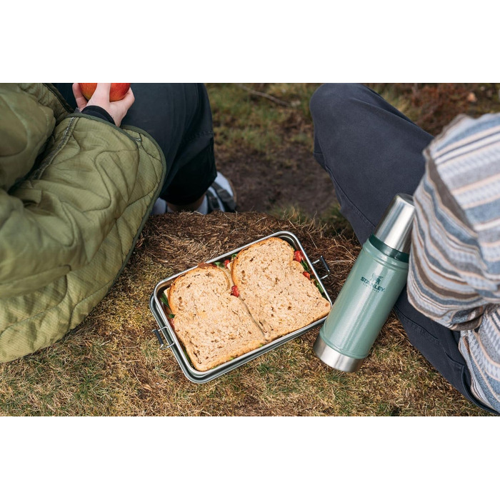 Stanley Useful Classic Box 1.2L - Dishwasher Safe - Stainless Steel Lunchbox - Stackable Sandwich Box - BPA-Free - Secure Closure, Hammered Green, Hammertone Green