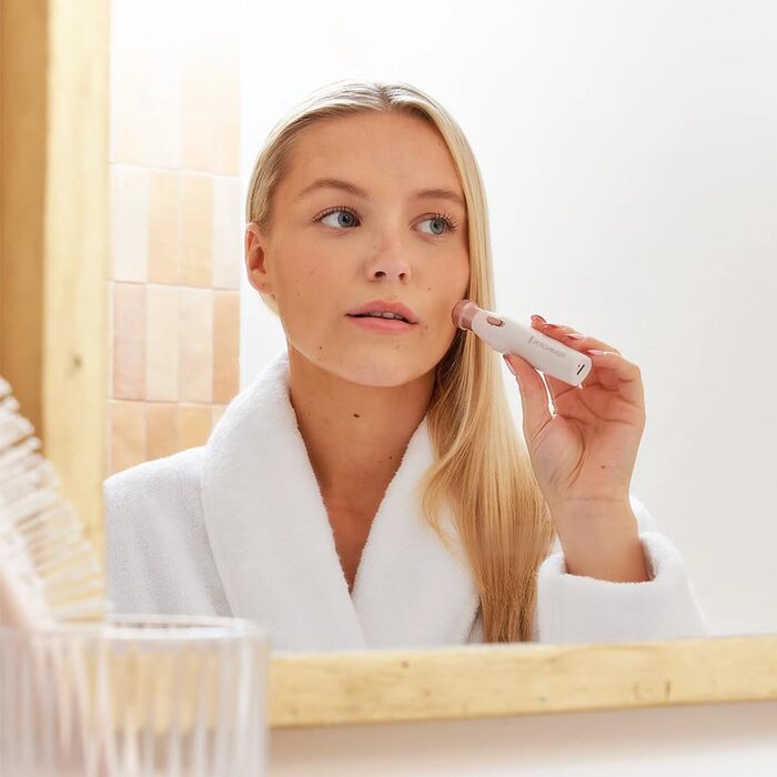 Електричний пристрій для видалення волосся Remington BareMe WFS200: 2-в-1 (рашер та тример для брів), для обличчя (верхня губа, підборіддя, щоки), водостійкий, з LED-підсвічуванням, USB-C, щітка, захисна кришка