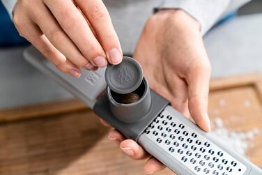 Терка дрібна ZWILLING Z-Cut мультифункціональна, нержавіюча сталь, сіра - для овочів та фруктів