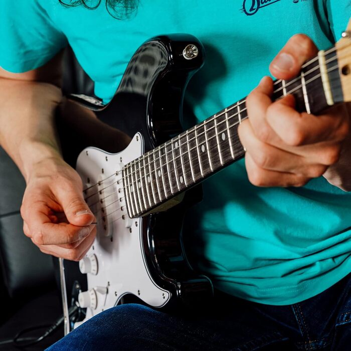 Електрогітара 3rd Avenue XF Full Size 4/4 з комплектом для початківців: чохол, ремінь, медіатори та каподастр - Чорний колір