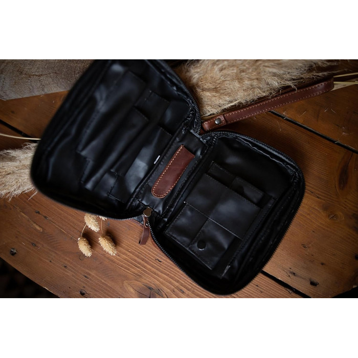 Gusti Pipe Pouch Leather - Rupert for 4 pipes, extra tobacco compartment, interior made of natural rubber, brown leather