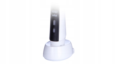 Електрична зубна щітка Oral-B PRO 1 750, чорна