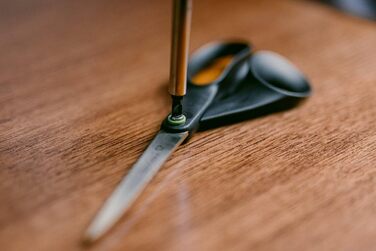 Універсальні ножиці Fiskars ReNew 16,7 см, чорні, з переробленої нержавіючої сталі та пластику, ергономічна ручка, модель 1074543