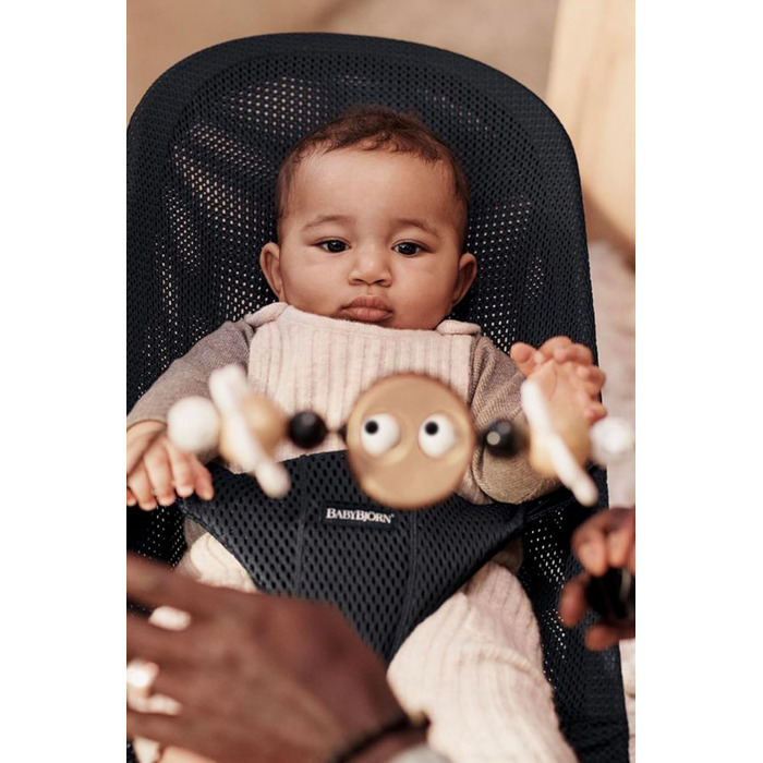 Іграшка BabyBjörn для шезлонга, Веселі Очі, чорна-біла