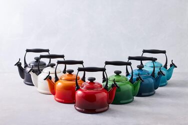 Le Creuset Kettle Tradition, Capacity: 2.1 l, Enameled Steel, Bamboo, 40102024080000