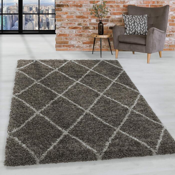 Круглий килим HomebyHome Shaggy діаметром 160 см з високим ворсом, стиль сканди, з малюнком у вигляді ромба, дуже м'який та пухнастий. Підходить для спальні, вітальні, кухні, коридору. Розмір 240 x 340 см (прямокутний), колір - тауп.