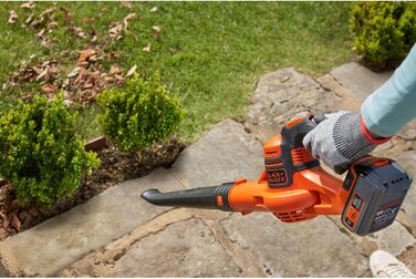 Black+Decker Cordless Leaf Blower GWC1820PCB (18 Volt, up to 209 km/h blowing speed, effortlessly removes dirt and leaves, with PowerCommand, delivered without battery and charger)