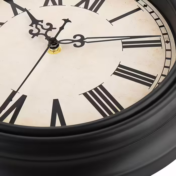 Plumeet Wall Clock - Quiet Retro Classic Wall Clock without Ticking for Living Room, Bedroom, Battery Operated (Roman Numerals) (Black, 40.6cm)