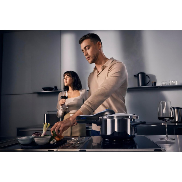 Мультиварка WMF Perfect Plus One Pot 6,5л з вставкою, для індукції, з захистом від полум'я, великим сигналом, 2 рівнями приготування, знімний ручка кришки