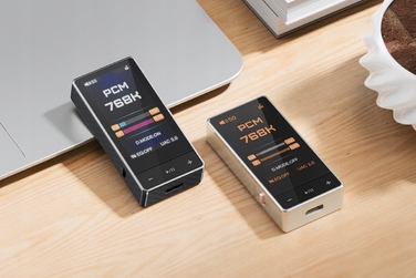 Портативний підсилювач для навушників FiiO QX13, чорний