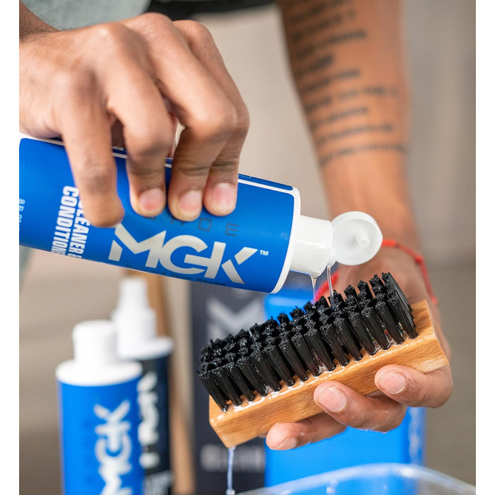 SHOE MGK Shoe Care Deluxe Kit – Shoe Cleaning Set for White Shoes, Leather, Suede, Canvas, and All Materials – 8 Ounce Shoe Cleaner with a Soft, Medium