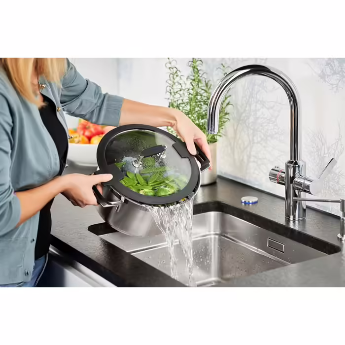 RÖSLE SILENCE PRO Cooking Pot, High-quality universal pot made of stainless steel 18/10, 24 cm, glass lid, internal scale, induction-compatible, dishwasher-safe, Silver/Black Ø 24 cm Cooking Pot