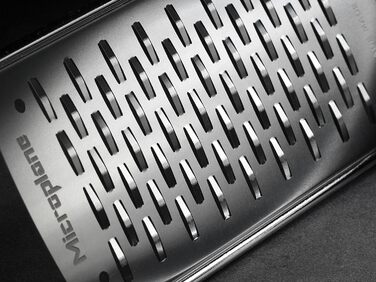 Терка кухонна Microplane Gourmet з нержавіючої сталі, чорна, для сиру, яблук, моркви, цукіні та шоколаду