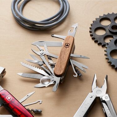 Нож Victorinox Swiss Champ Wood (29 функцій) з деревом, з пилкою та ножицями