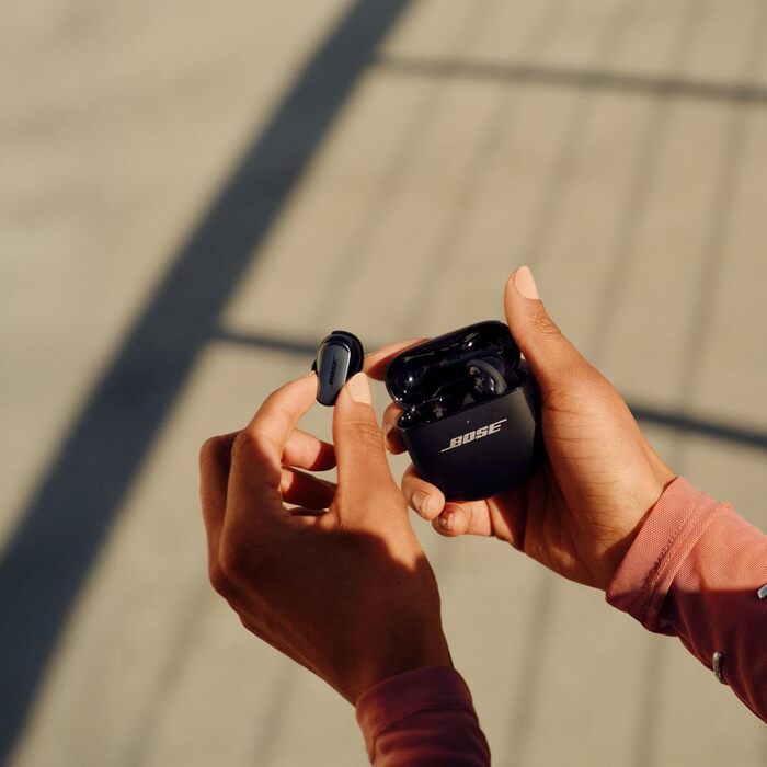 Bose QuietComfort Ultra Bluetooth-навушники (2-ге покоління) чорного кольору: бездротові, з шумозаглушенням, IPX4, до 6 год роботи, 360° звук, глибокі баси