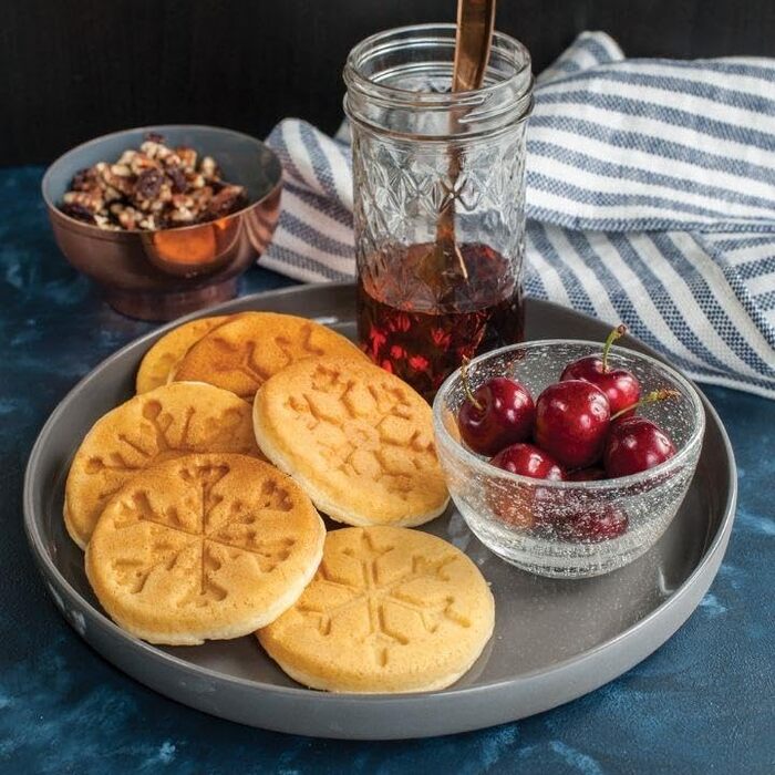 Пан для випікання млинців Nordic Ware Snowflake, 26.7 см, чорний, алюміній