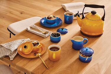 Le Creuset Kettle Tradition, 2.1 l, Enamelled Steel, Nectar, 40102026720000