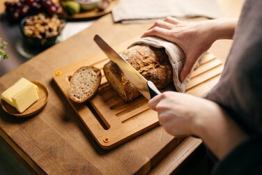 Ніж для хліба Fiskars Essential з хвилястим лезом, 23 см, пластик/нержавіюча сталь, чорний/сріблястий