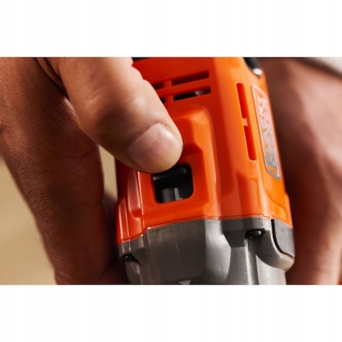 Акумуляторний шурупокрут Black+Decker 18V BCD382D1XC