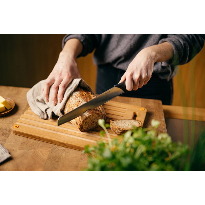 Ніж для хліба Fiskars Essential з хвилястим лезом, 23 см, пластик/нержавіюча сталь, чорний/сріблястий