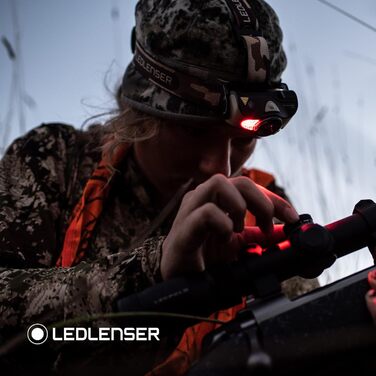 Налобний ліхтар Ledlenser MH8 600 лм, акумуляторний, LED, чорний, фокусування, до 60 годин роботи, червоне/зелене/синє світло, можливість живлення 2xAA, для полювання та риболовлі