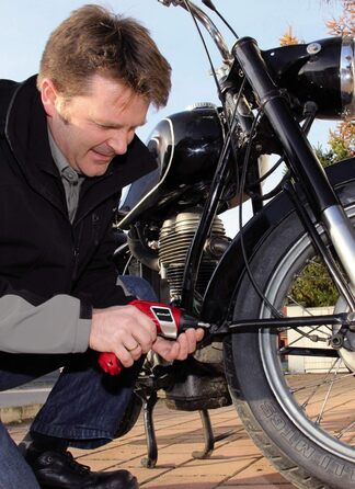 Акумуляторна дриль-шуруповерт Einhell TC-SD 3,6 Li (3.6V, 1300 mAh, 3 Nm, з регульованим кутом, LED-підсвічування, Soft Grip, індикатор заряду, 6 біт)