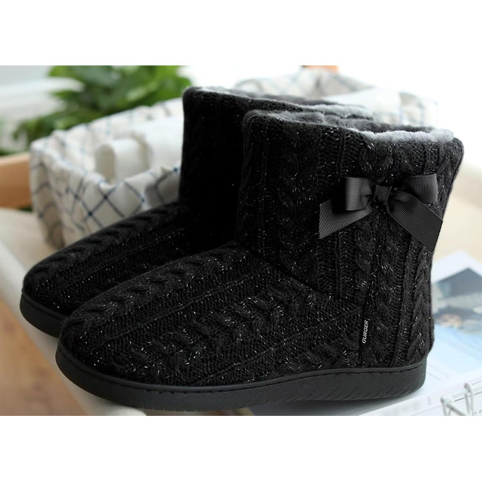 Тапочки домашні жіночі з плюшевою підкладкою, білі, з неслизькою підошвою (35/36 EU)