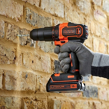Ударний шурупокрут Black & Decker з 2 акумуляторами по 1,5 Аг 18В