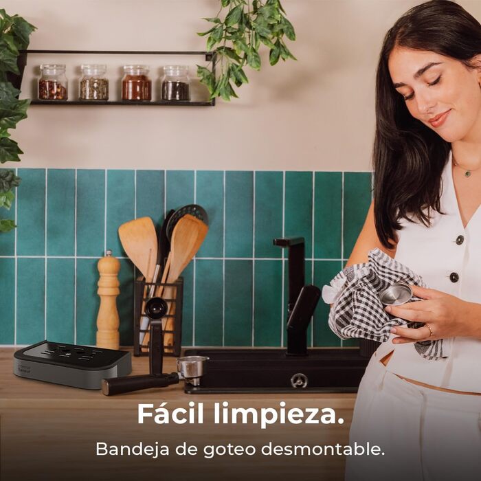 Кавоварка Cecotec Power Espresso 20 Pro Latte, 20 Бар, парова насадка, дисплей з кнопками, резервуар для води 1,5 л, резервуар для молока 550 мл, для еспресо та капучино