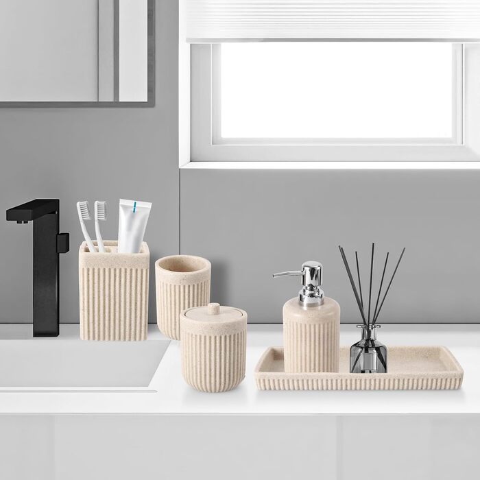 Набір аксесуарів для ванної кімнати XLHOMO з штучного каменю, 5 предметів: диспенсер для мила/лосьйону, тримач для зубних щіток, стакан, контейнер для ватних паличок та піднос для туалетного столика. Організатор для дому, колір: бежевий.