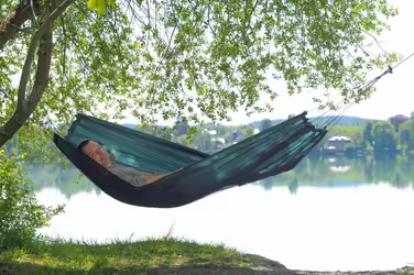 Ультралегка гамак-сітка AMAZONAS Moskito Traveller 220x140 см, до 150 кг, зелений, з підвісним комплектом T-Strap