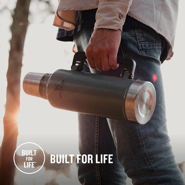 Термос Stanley Classic Legendary, 1900 мл, зелений: нержавіюча сталь, BPA-Free, для гарячих та холодних напоїв