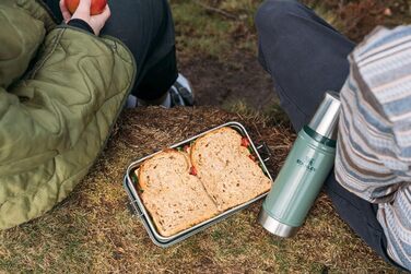 Stanley Useful Classic Box 1.2L - Dishwasher Safe - Stainless Steel Lunchbox - Stackable Sandwich Box - BPA-Free - Secure Closure, Hammered Green, Hammertone Green